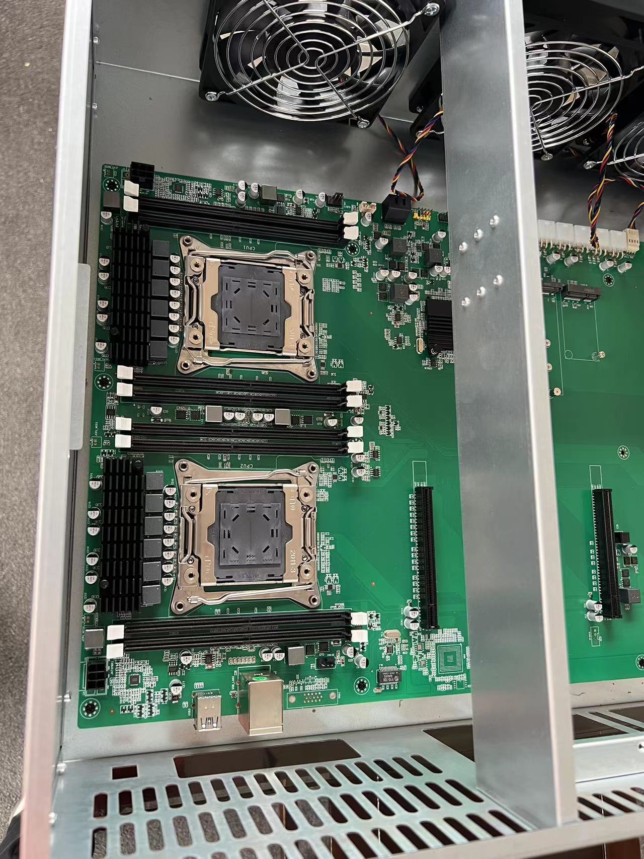 Hoge kwaliteit ALEO serverkast - E5 2699 V4 recensie en prijs
